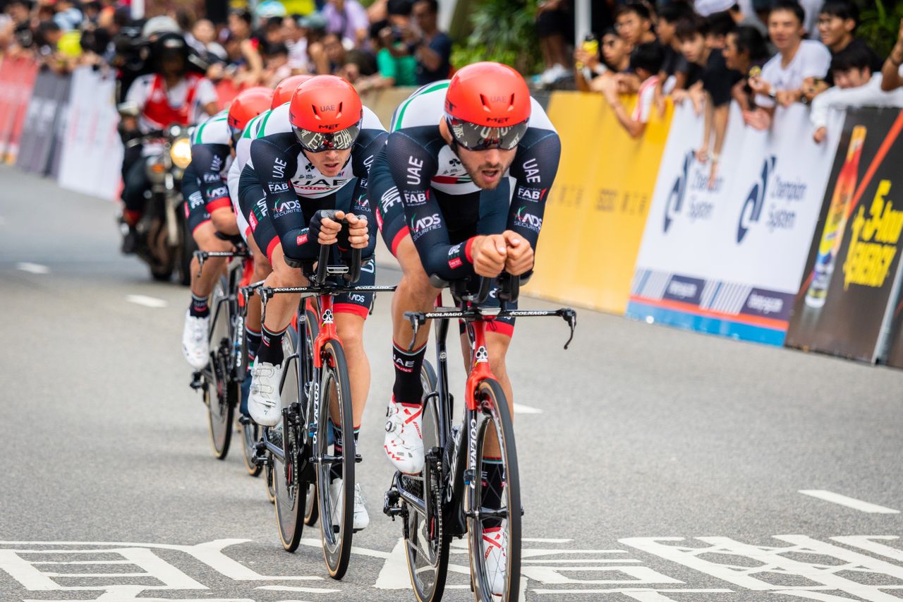 Squadra ciclistica in gara a cronometro